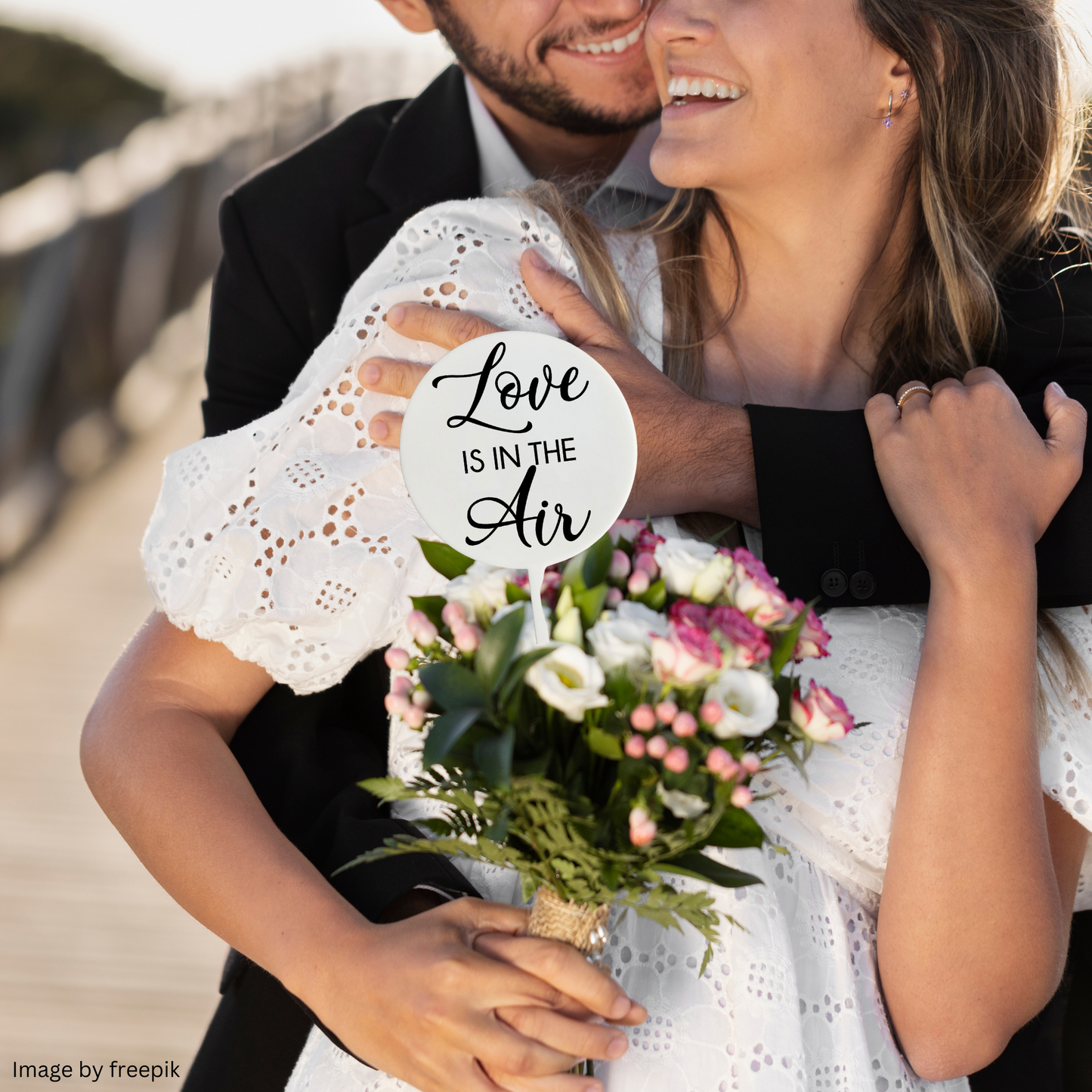 Cake Topper - Love is in the air